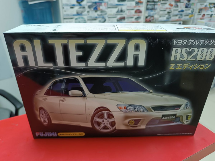 FU03950 Toyota Altezza RS200 Z Edition 1:24 Fujimi