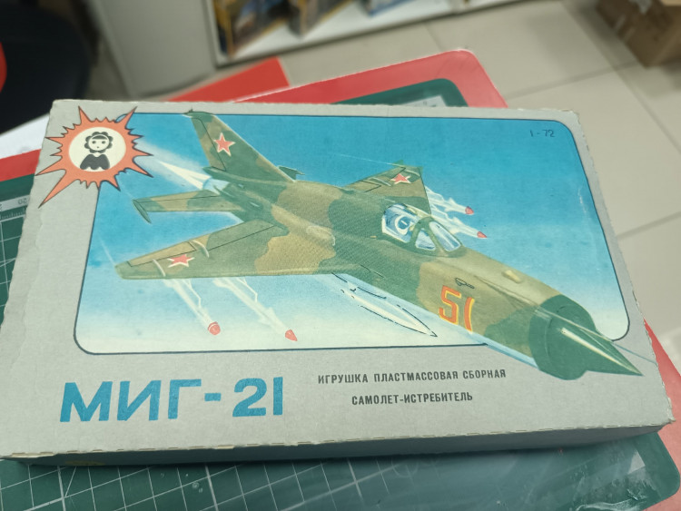 Самолет МИГ-21