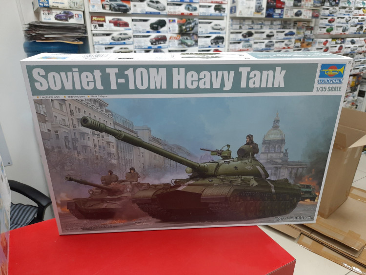 05546 Советский тяжелый танк Т-10М (ИС-8) 1:35 Trumpeter