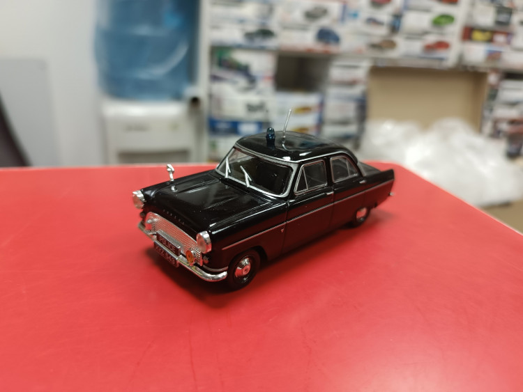 Полицейские Машины Мира №19 - Ford Consul II
