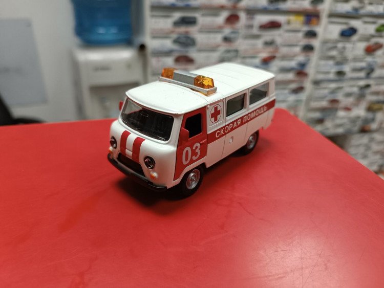 УАЗ-3909 Скорая помощь 1:43 Autotime