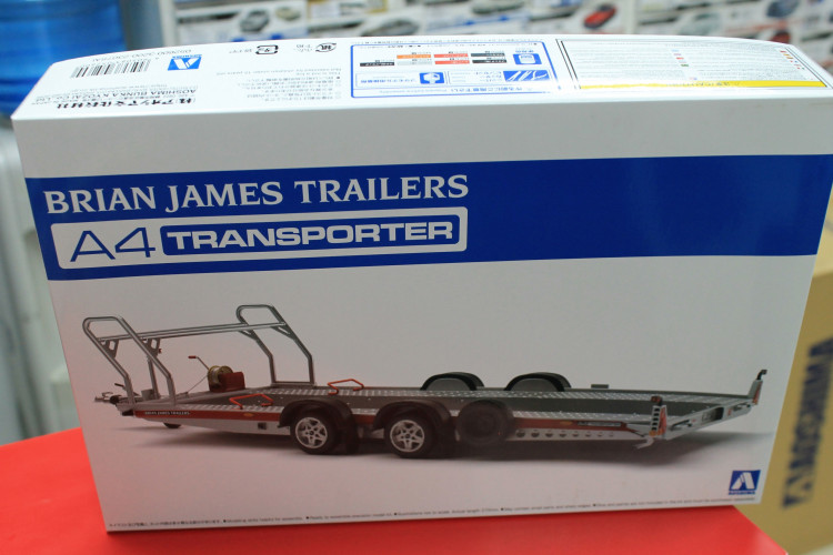05260 Brian James Trailers A4 Transporter 1:24 Aoshima