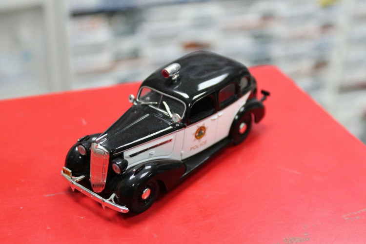 Дефект. Полицейские Машины Мира №32 - Buick Special 1:43 Deagostini