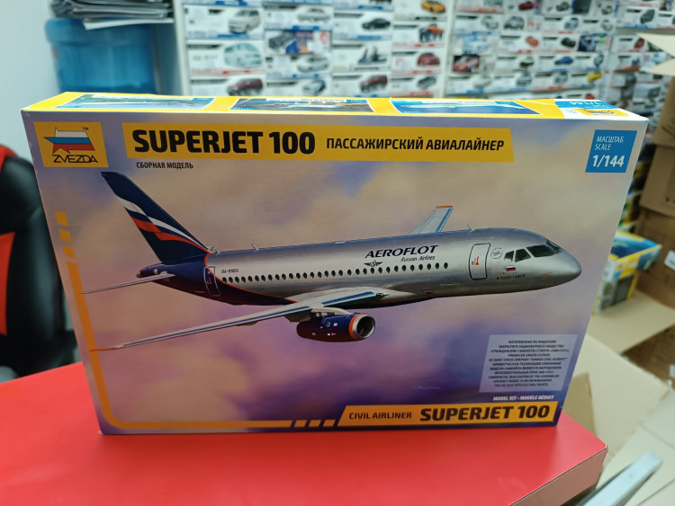 7009 Самолет "Суперджет 100" 1:144 Звезда