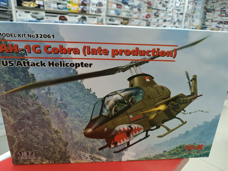 32061 Американский ударный вертолет, AH-1G Cobra (позднего производства)