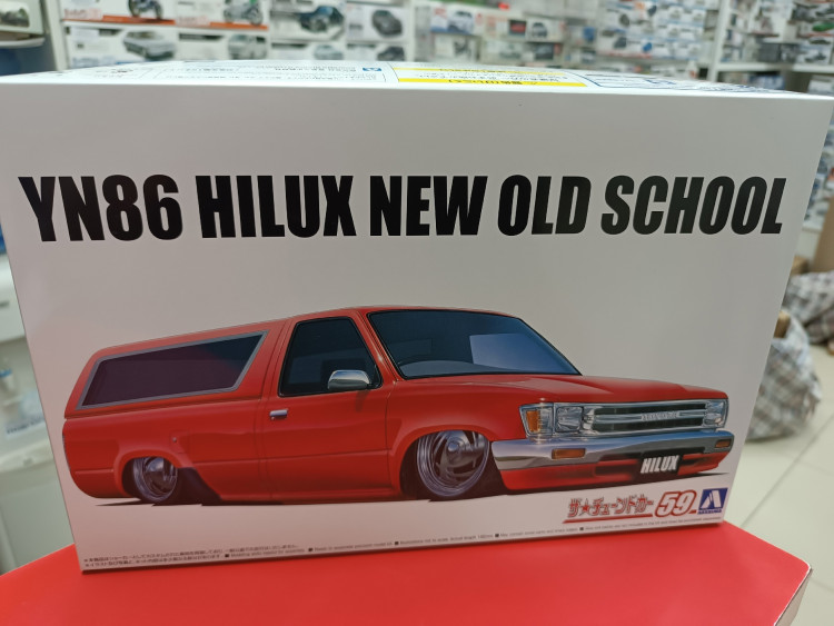 05700 Toyota HiLux '95 New Old School