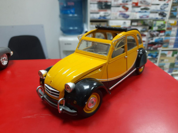 Citroen 2CV 1:18 Solido