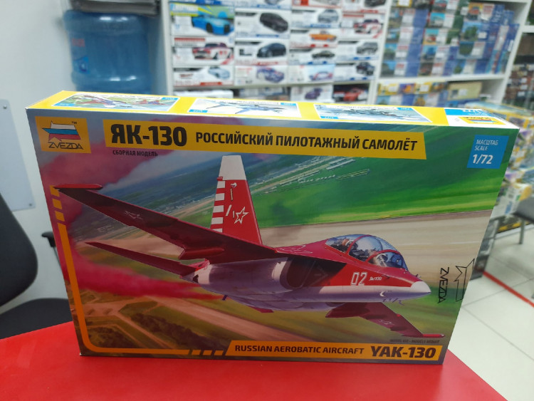 7316 Российский пилотажный самолет "Як-130" 1:72 Звезда
