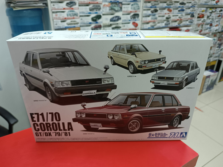 06129 Toyota Corolla E71/70 GT/DX '79 1:24 Aoshima