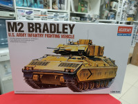 13237  БМП  M2 Bradley (1:35)