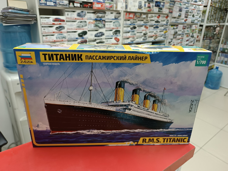 9059 Пассажирский лайнер "Титаник" 1:700 Звезда