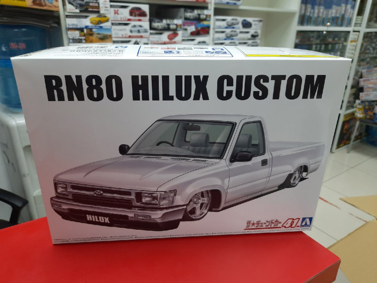 05949 Toyota HiLux Custom RN80 '85 1:24 Aoshima
