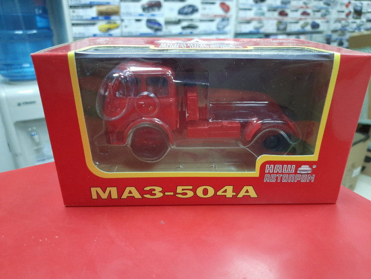 МАЗ-504А красный