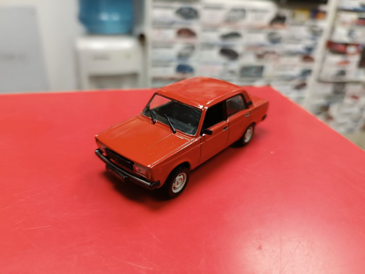 Автолегенды СССР №62 ВАЗ-2105 "Жигули" 1:43 Deagostini