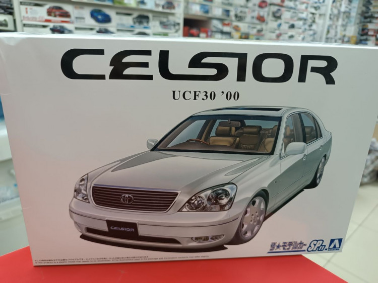 06823 Toyota Celsior UCF30 '00