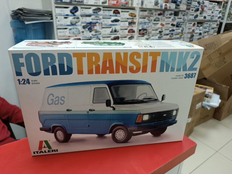 3687 Автомобиль FORD TRANSIT Mk2 1:24 Italeri 