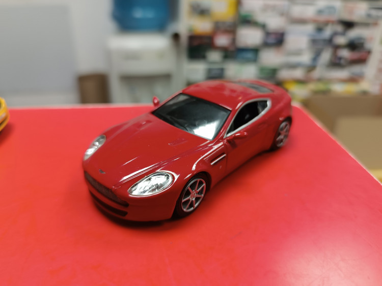 Суперкары №25 Aston Martin AMV8