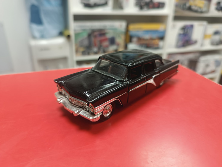 ГАЗ-13 Чайка 1:43 Агат