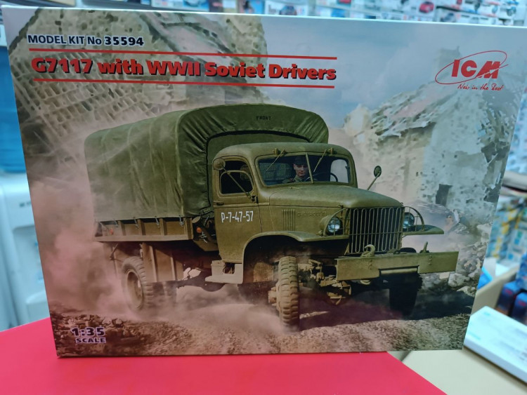 35594 Грузовой автомобиль G7117 с советскими водителями IIМВ