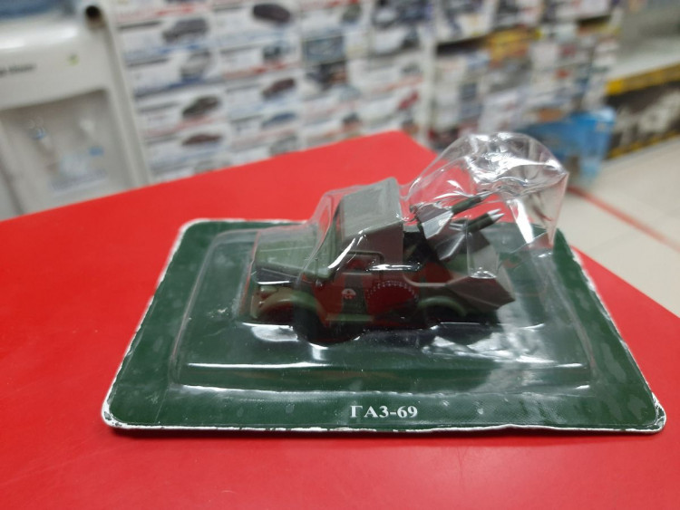 Русские танки №102 ГАЗ-69 1:72