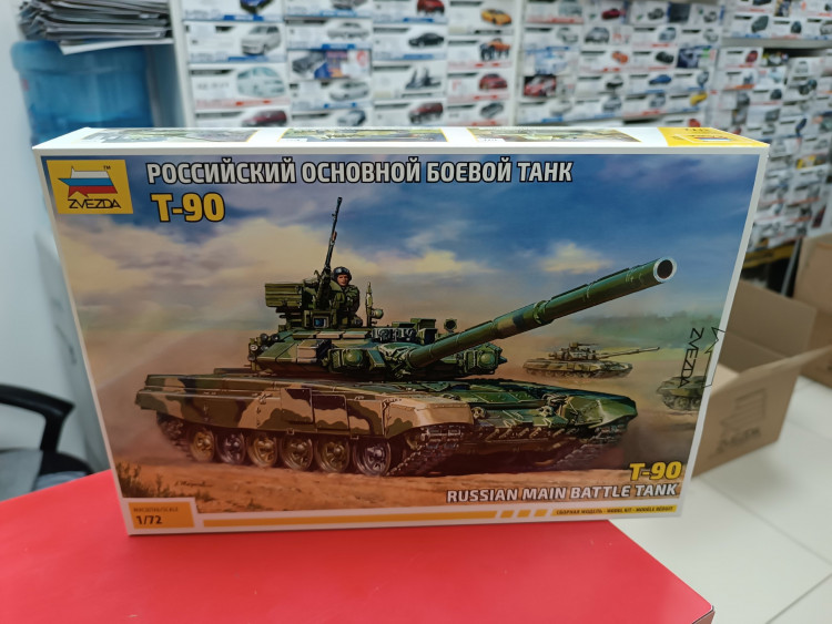 5020 Российский основной боевой танк Т-90 1:72 Звезда
